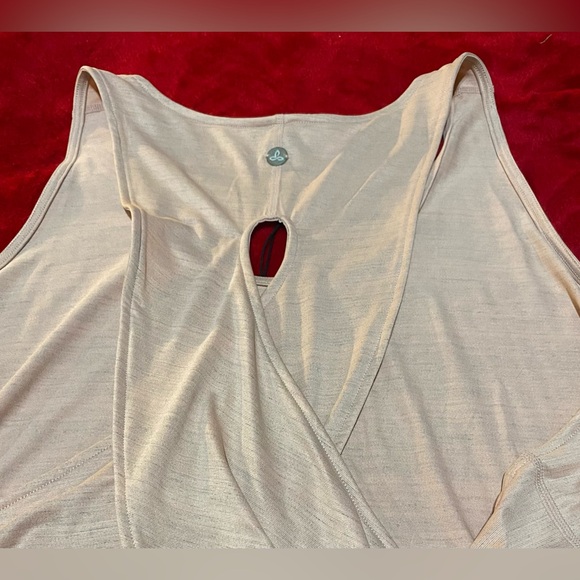 NWT XL Prana Pale Pink criss cross tank top Super cute and flattering Adorbs 🧘 - Picture 15 of 17
